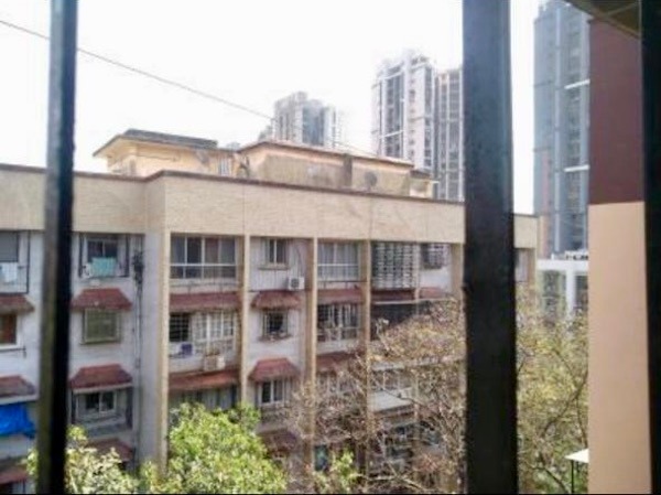 2 BHK Semi Furnished in Skyway Apartments , Andheri West